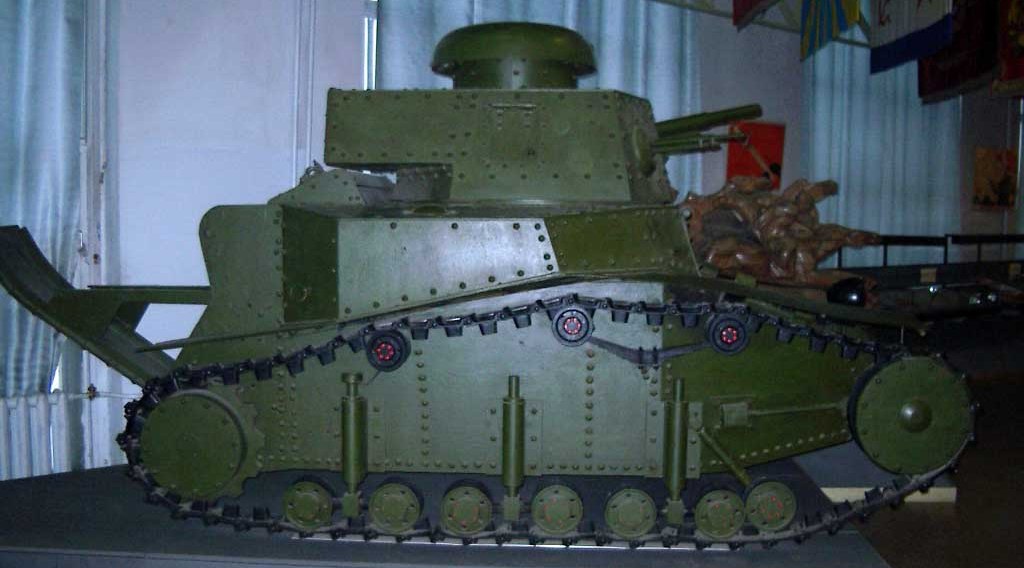 Танк Т-18, вид справа