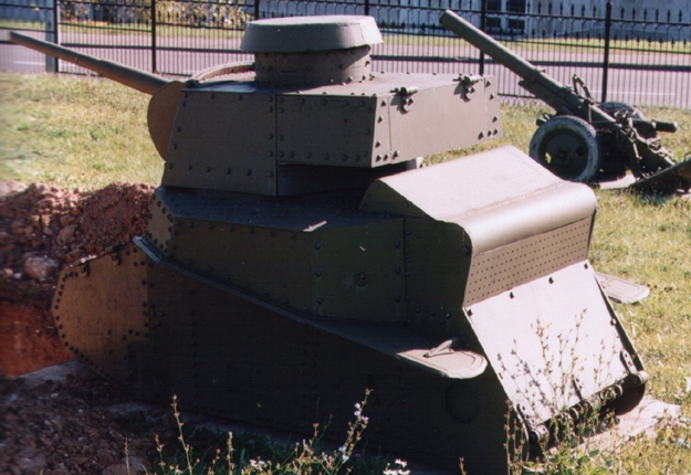 Танк Т-18, защита двигателя