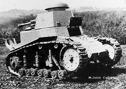 Танк Т-18 с развёрнутой башней