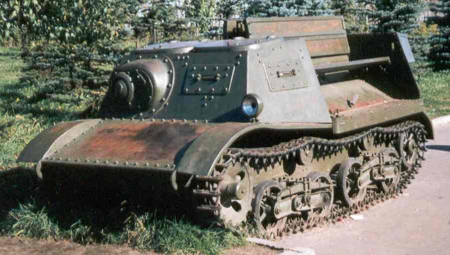 Танк Т-20, вид спереди
