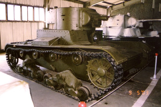 Танк Т-26, вид справа