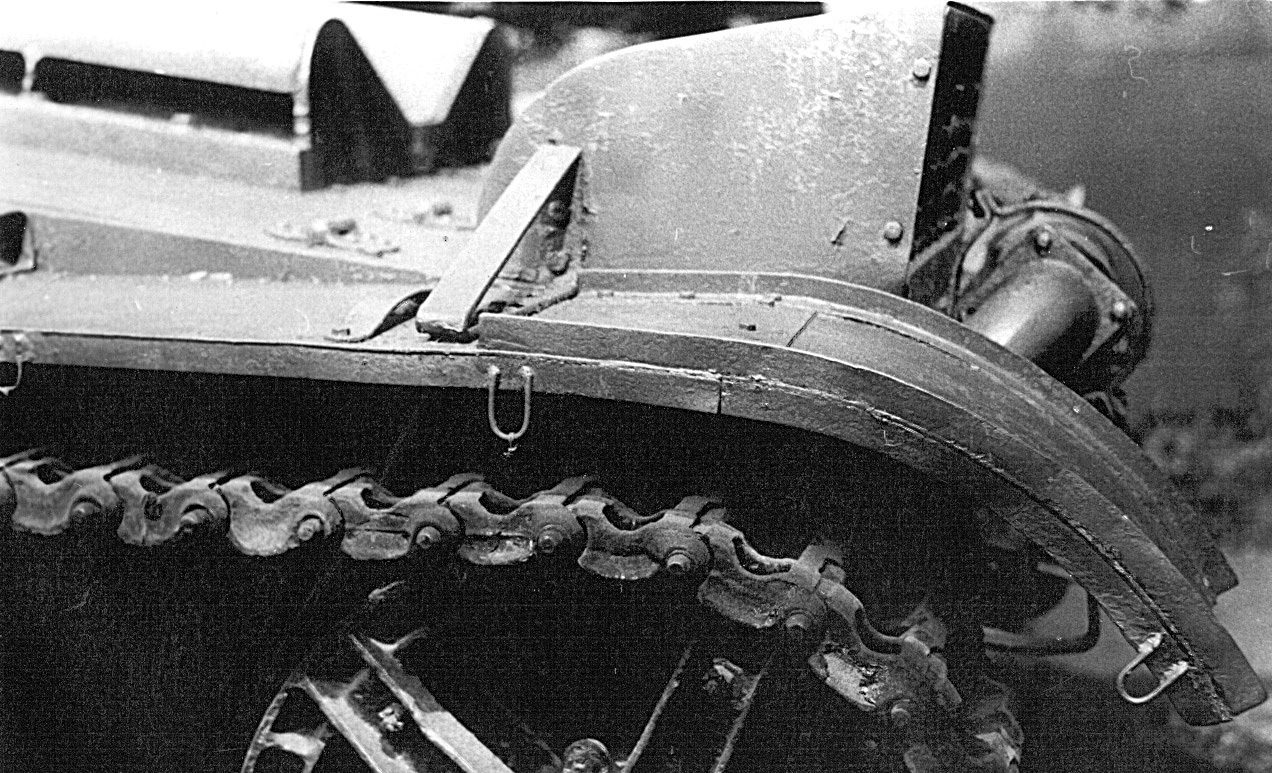 Танк Т-26, крепление крыльев