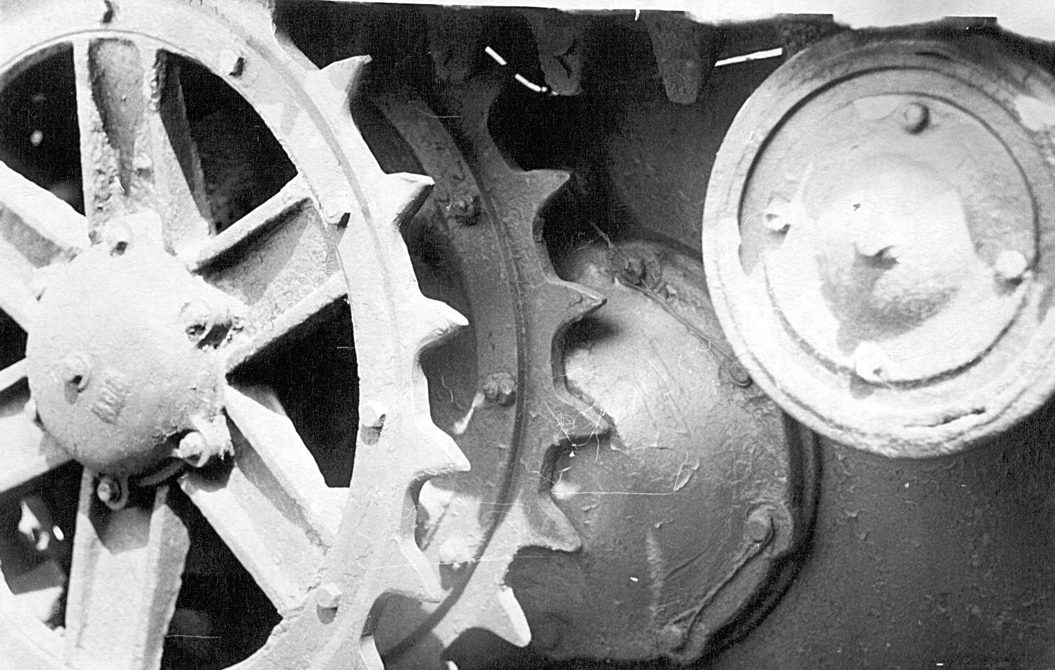 Танк Т-26, поддерживающий каток