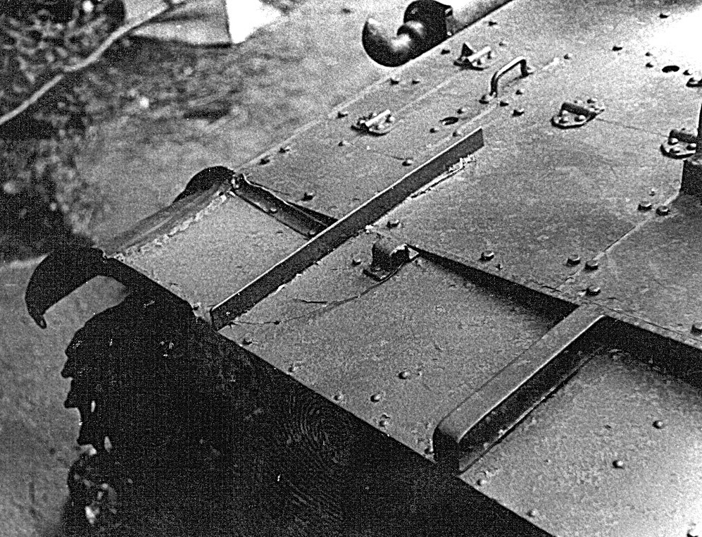 Танк Т-26, моторный отсек