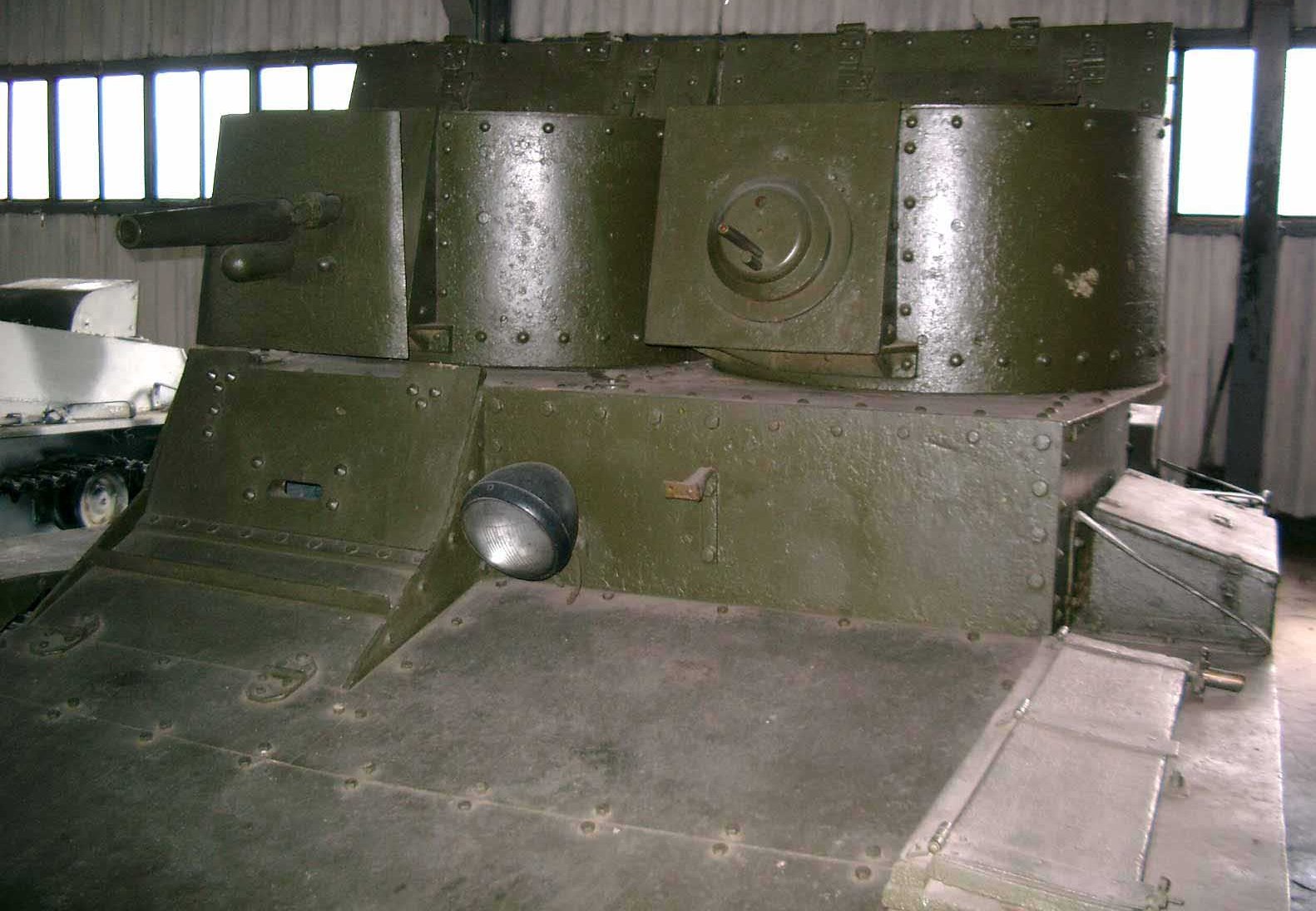 Танк Т-26, фара-искатель