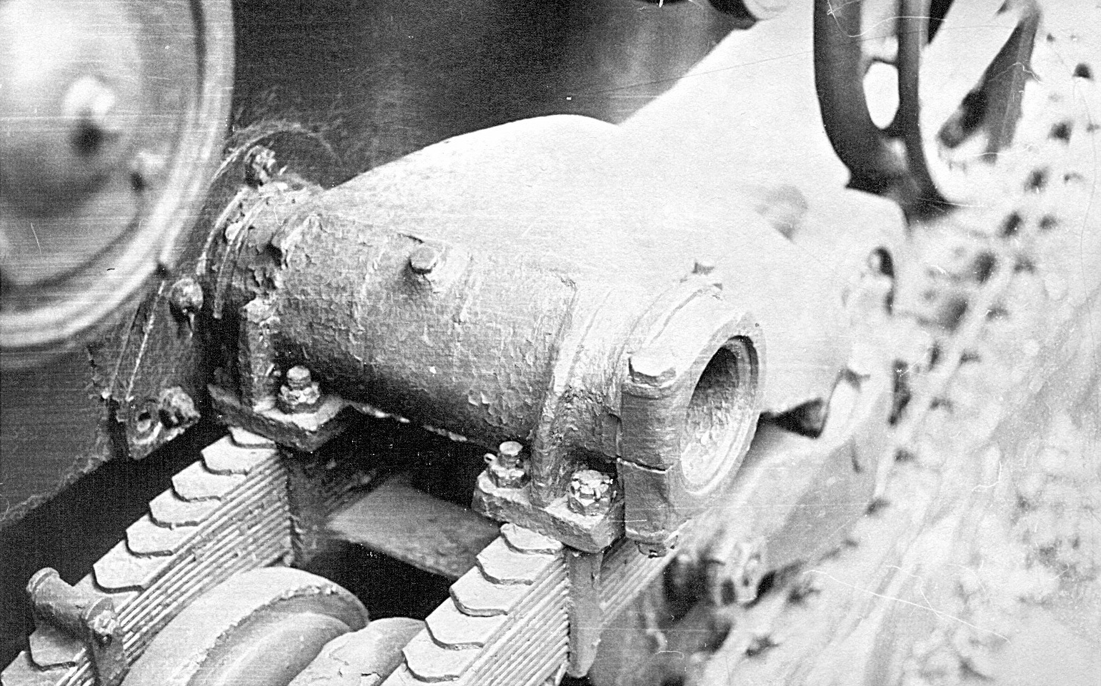 Танк Т-26, крепление колёсных тележек