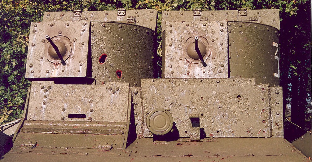 Танк Т-26 с пробоинами