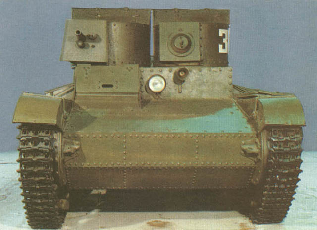 Танк Т-26, вид спереди