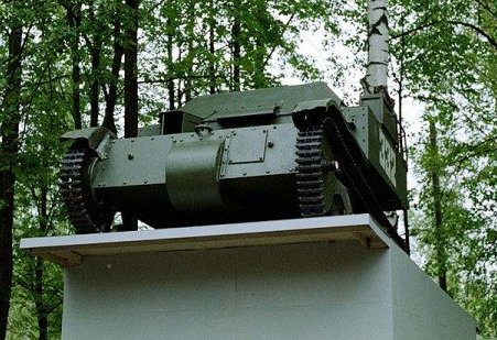 Танк Т-27, вид спереди снизу