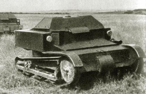 Танк Т-27 в поле