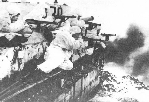 Танк Т-28 в бою