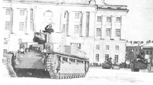Танк Т-28 в парадном строю