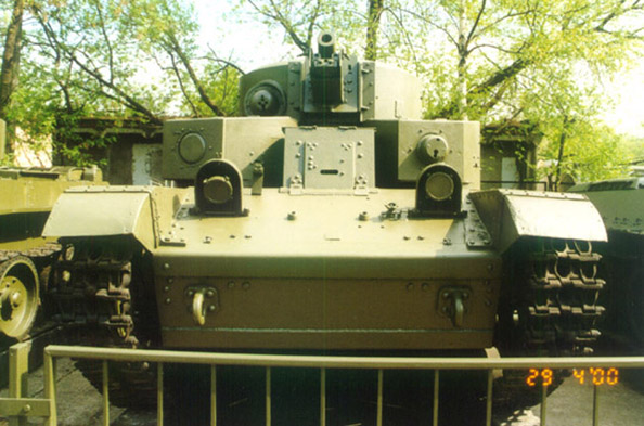 Танк Т-28 на выставке