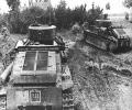 танк Т-28 преодолевает препятствия