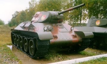 Танк Т-34/76 на выставке