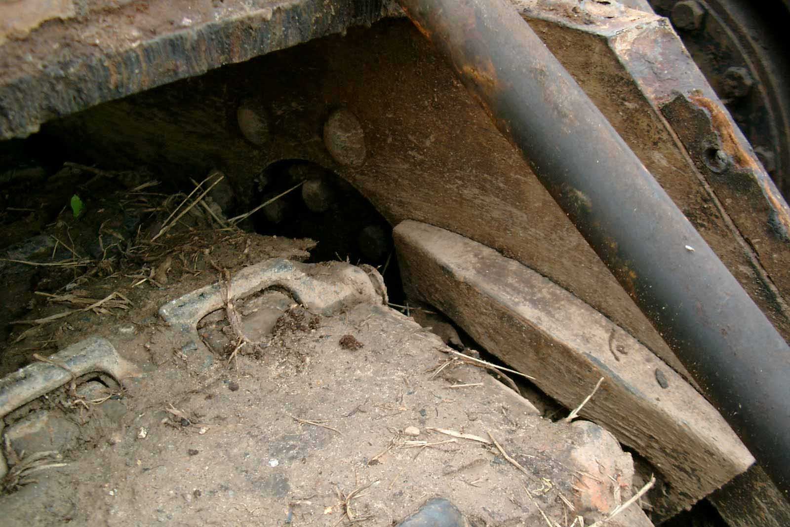 Танк Т-34/76, гусеница крупным планом