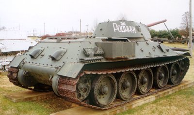 Танк Т-34/76, вид сзади справа