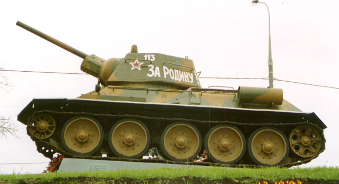 Танк Т-34/76, на постаменте
