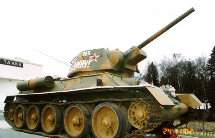 Танк Т-34/76 с дулом вверх