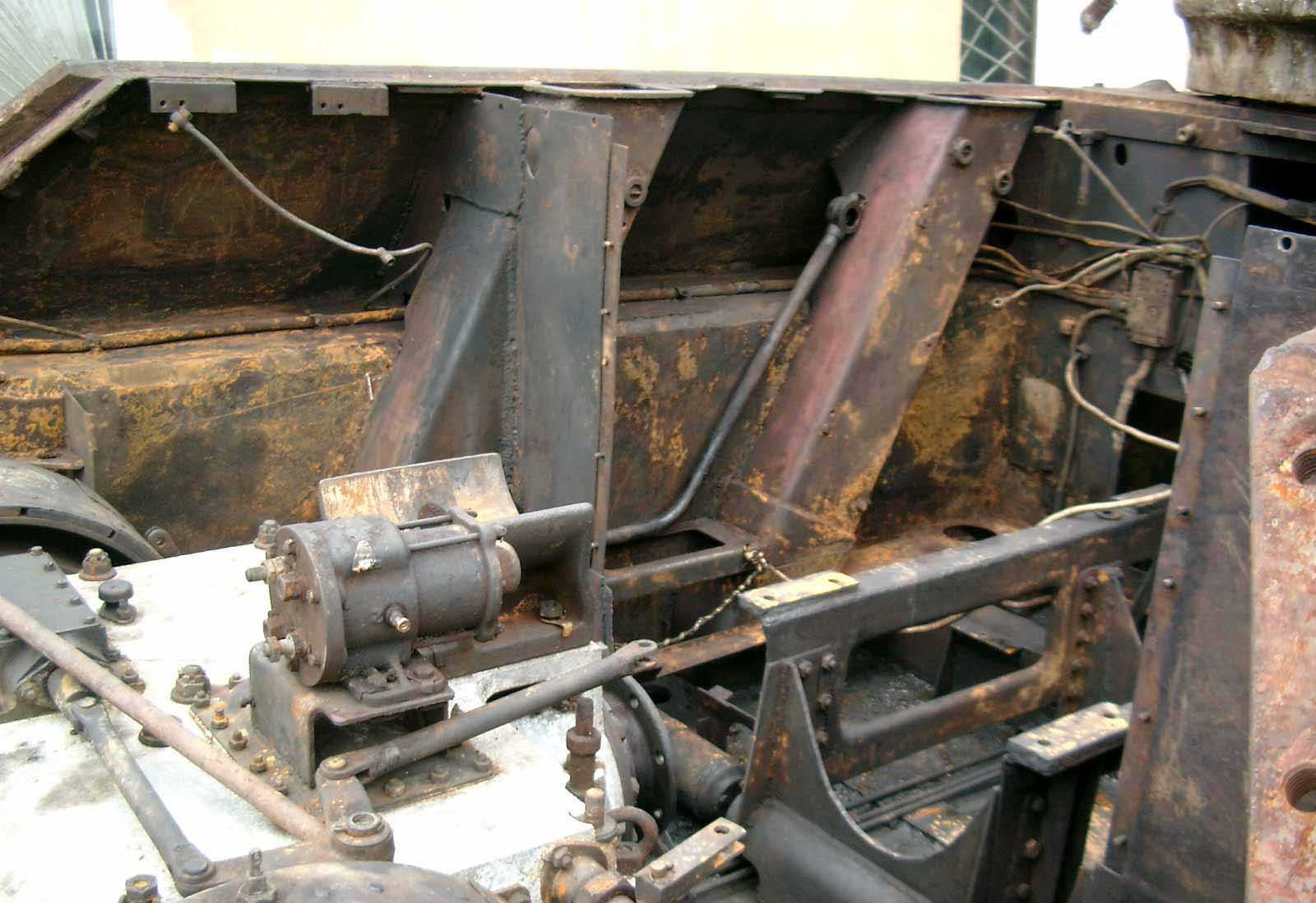 Танк Т-34/76, место крепления двигателя