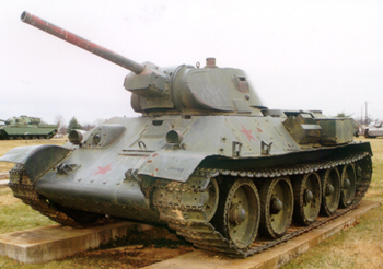 Танк Т-34/76 на постаменте