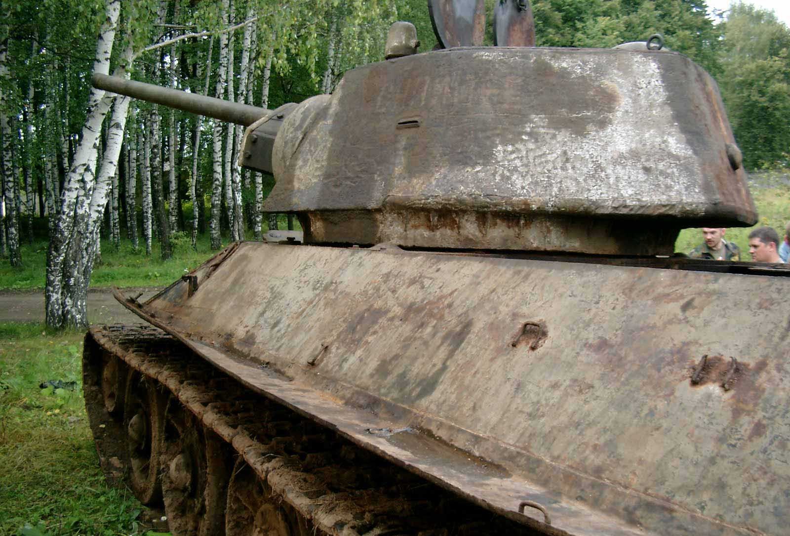 Танк Т-34/76, вид слева