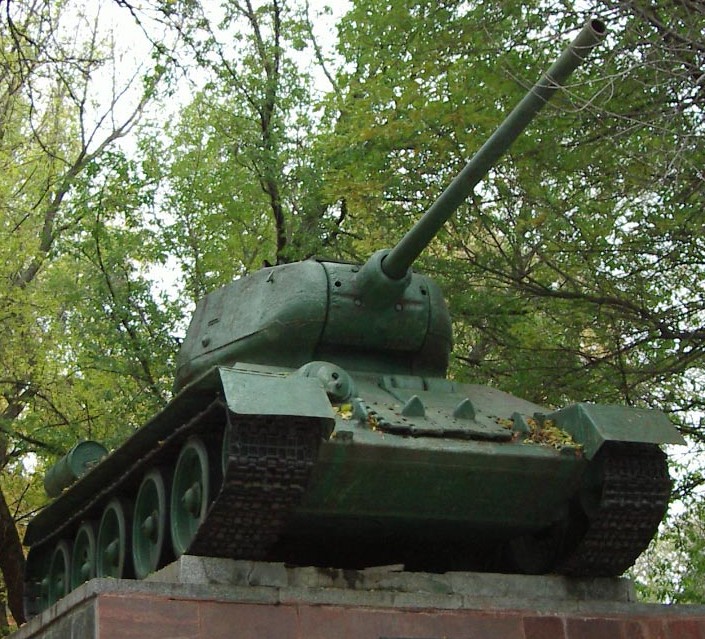 Танк Т-34/85, вид снизу