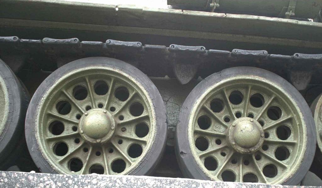 Танк Т-34/85, колёса