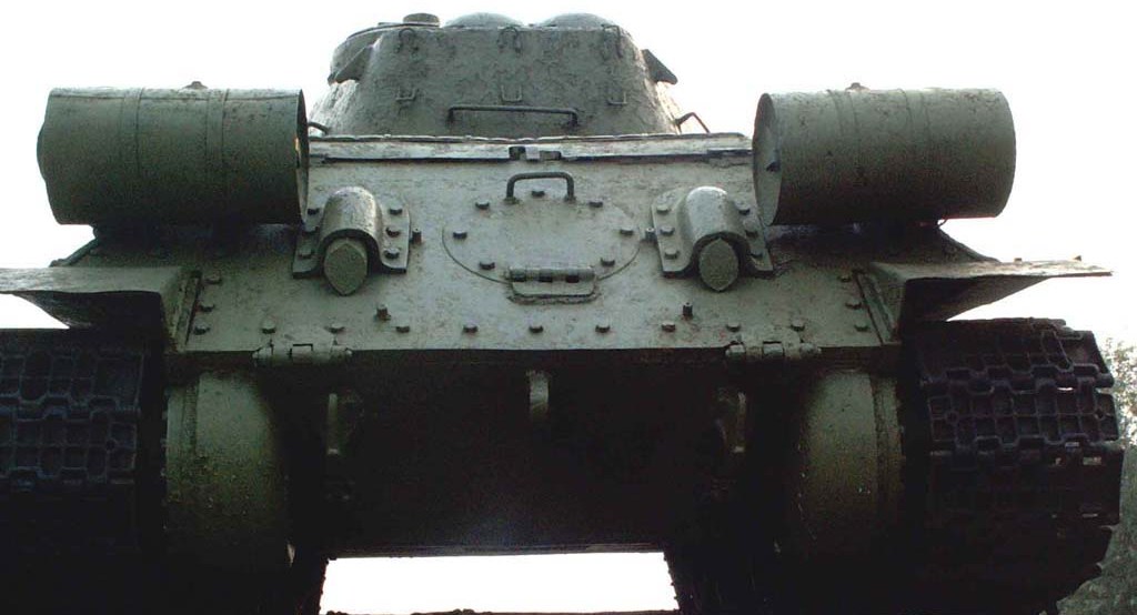Танк Т-34/85, вид сзади