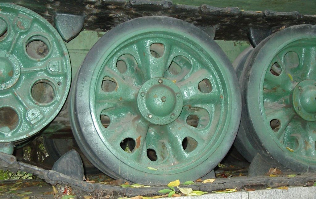 Танк Т-34/85, колеса