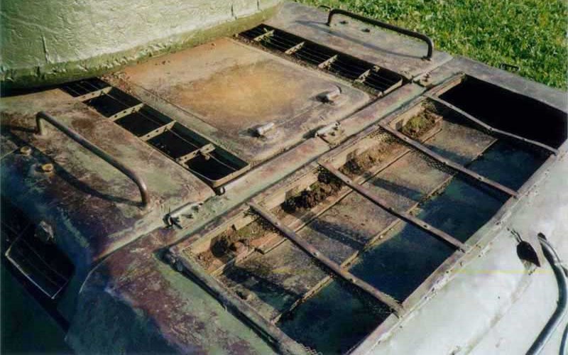 Танк Т-34/85, моторный отсек