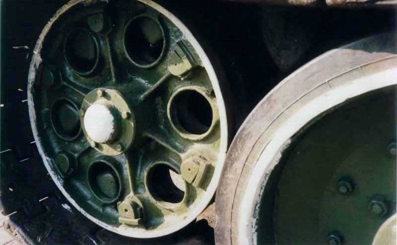 Танк Т-34/85, колёса