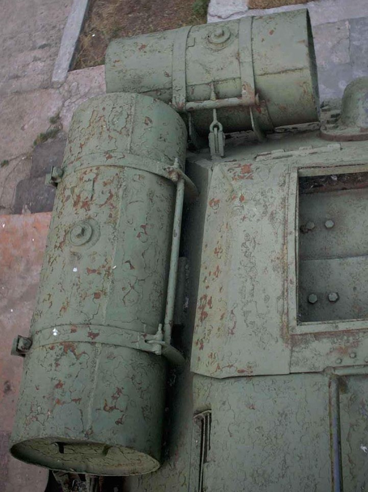 Танк Т-34/85, топливная бочка