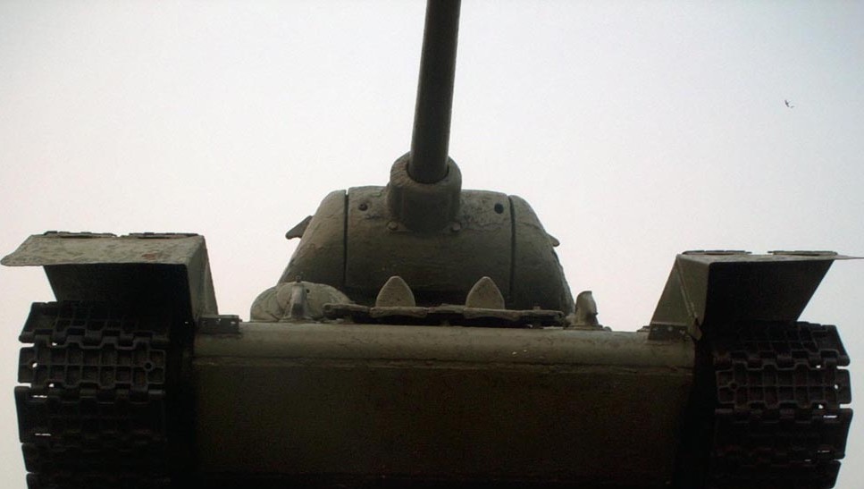 Танк Т-34/85, вид снизу