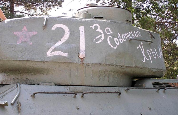 Танк Т-34/85, скобы на корпусе