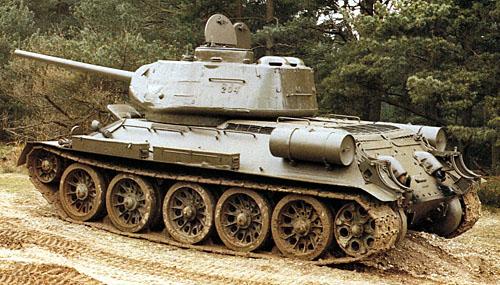 Танк Т-34/85 на грунте