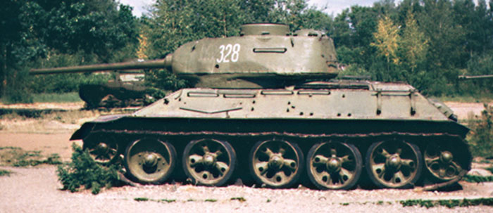 Танк Т-34/85, вид справа