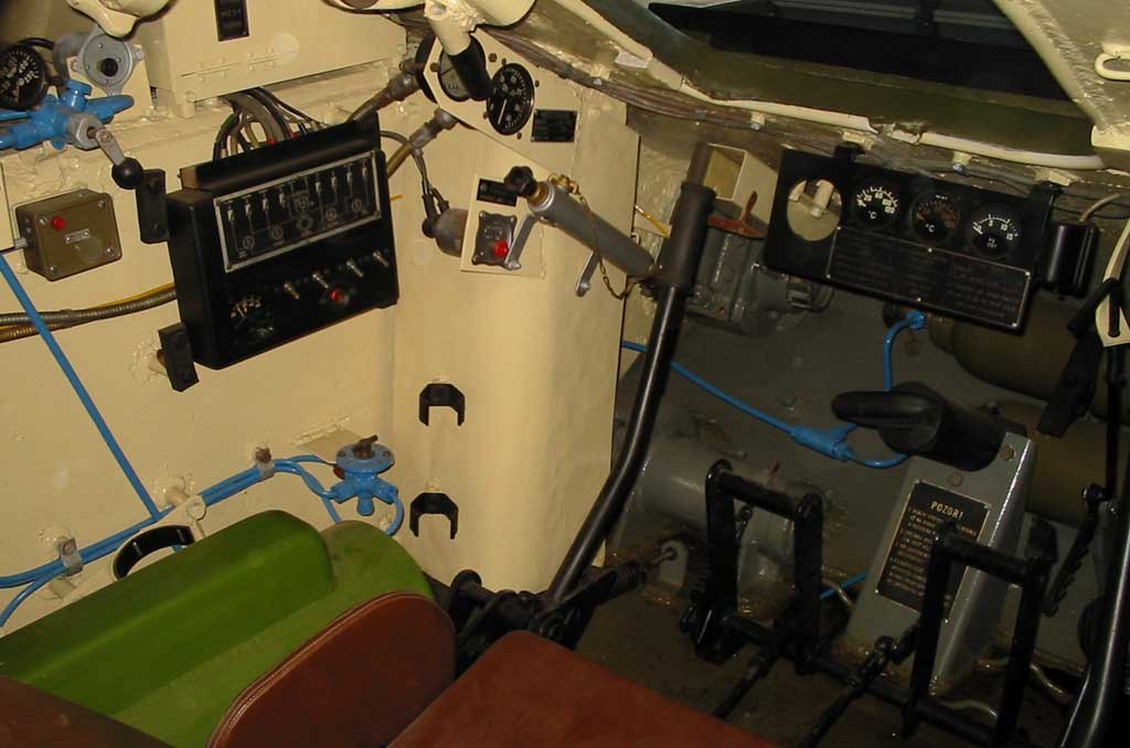 Танк Т-34/85, органы управления танком