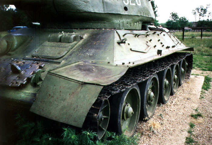 Танк Т-34/85, крыло