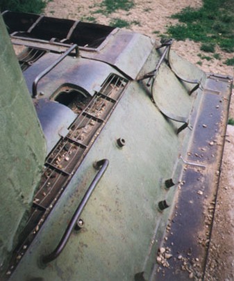 Танк Т-34/85, вид сверху на моторный отсек