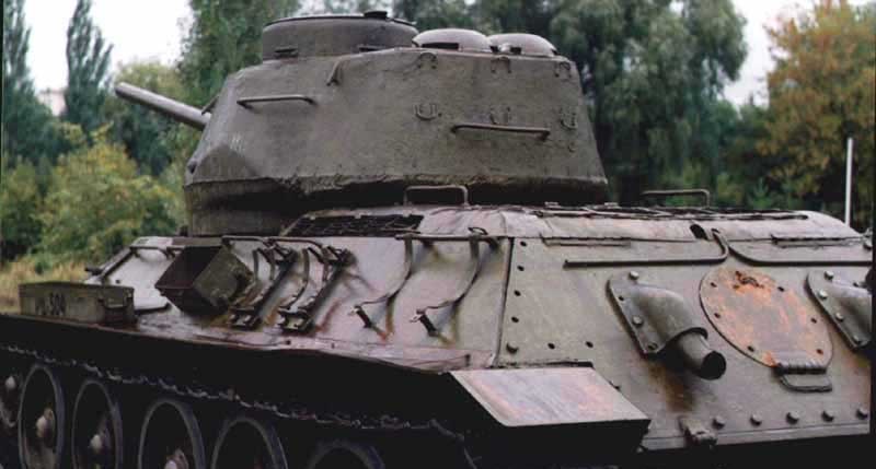 Танк Т-34/85, вид сзади
