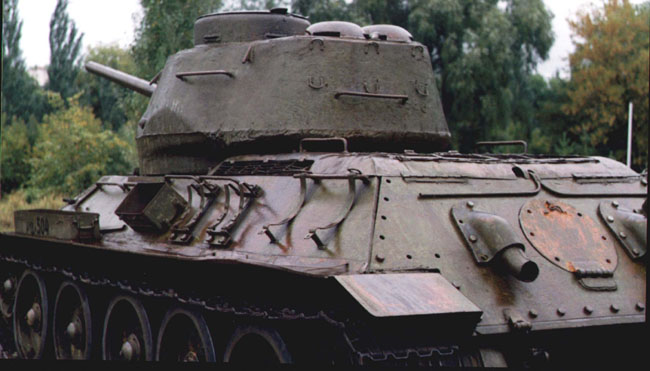 Танк Т-34/85, выхлопные трубы