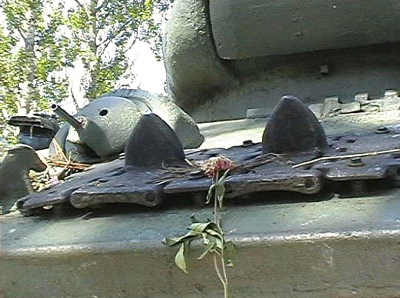 Танк Т-34/85, крепление траков