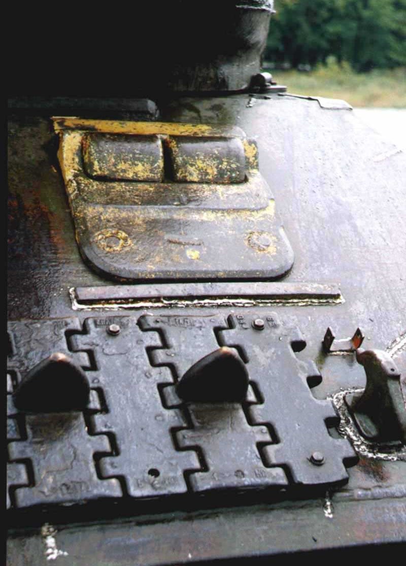 Танк Т-34/85, запасные траки