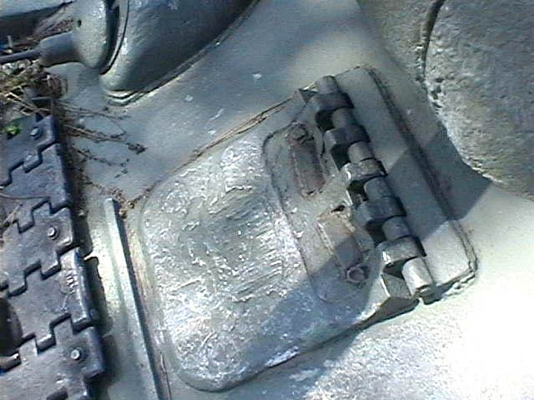 Танк Т-34/85, люк водителя, вид сверху