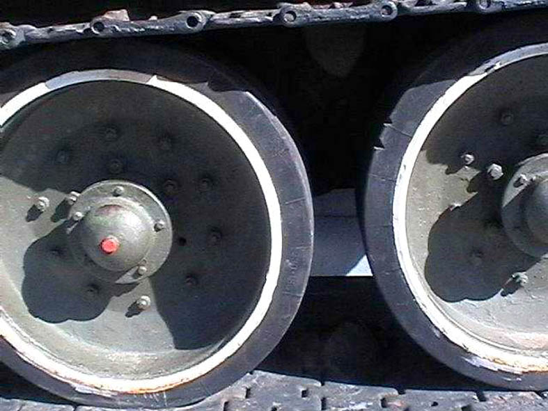 Танк Т-34/85, колёса