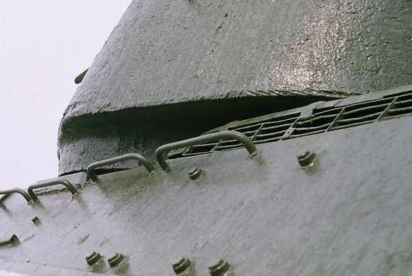 Танк Т-34/85, скобы на корпусе
