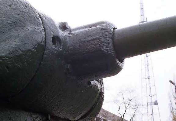 Танк Т-34/85, пушка, вид справа