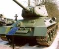 танк Т-34/85 в музее, вид спереди