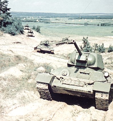 Танк Т-34 на марше